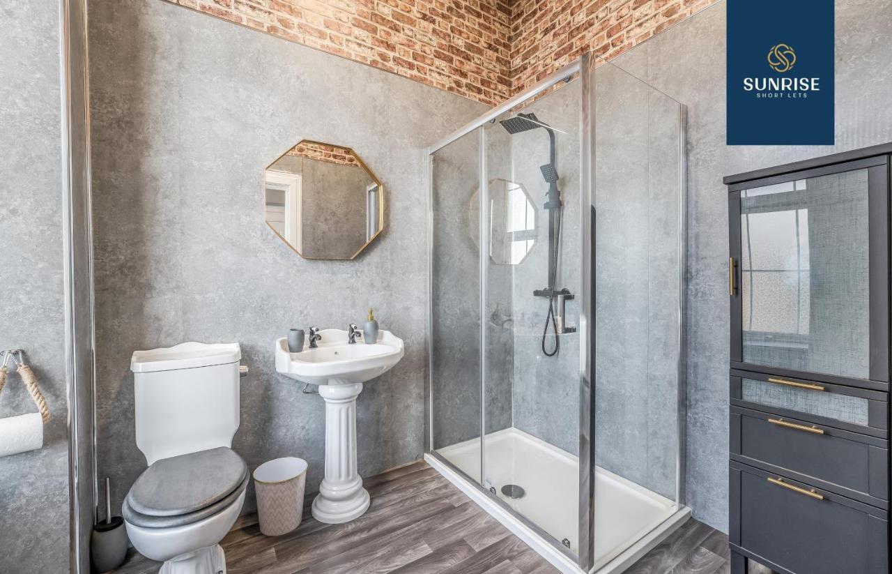 Presidential Apartment, Family Home, Luxury Bedrooms, 2 Rooms, 1 King Bed, 2 Single Beds, Free Wifi, Free Parking, Tourists, Business Travelers, Relocation, Beautiful River Views, - Long Stays, Invoice And Reduced Price Are Only Via Sunrise Short Let 던디 외부 사진